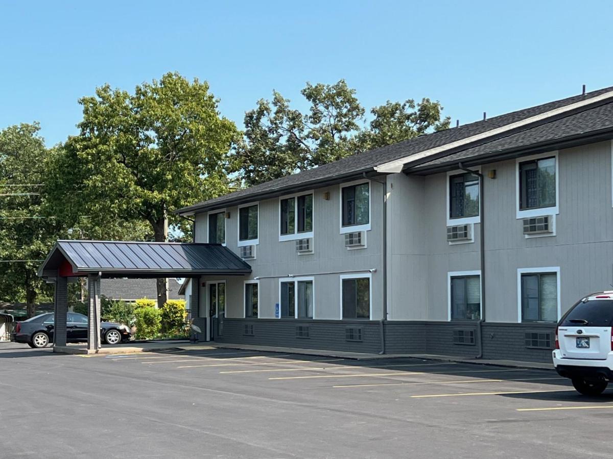 Hilltop Inn & Suites 그로브 외부 사진