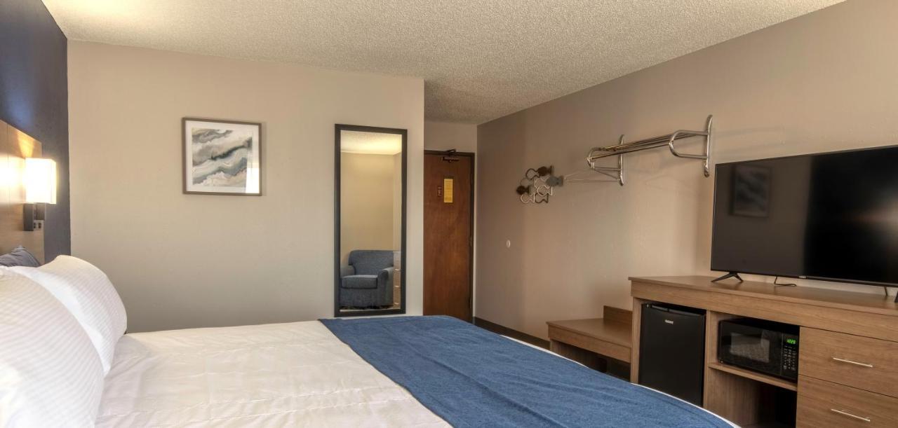 Hilltop Inn & Suites 그로브 외부 사진
