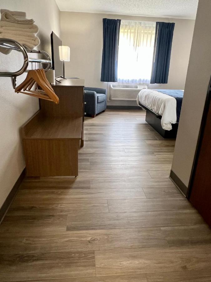 Hilltop Inn & Suites 그로브 외부 사진